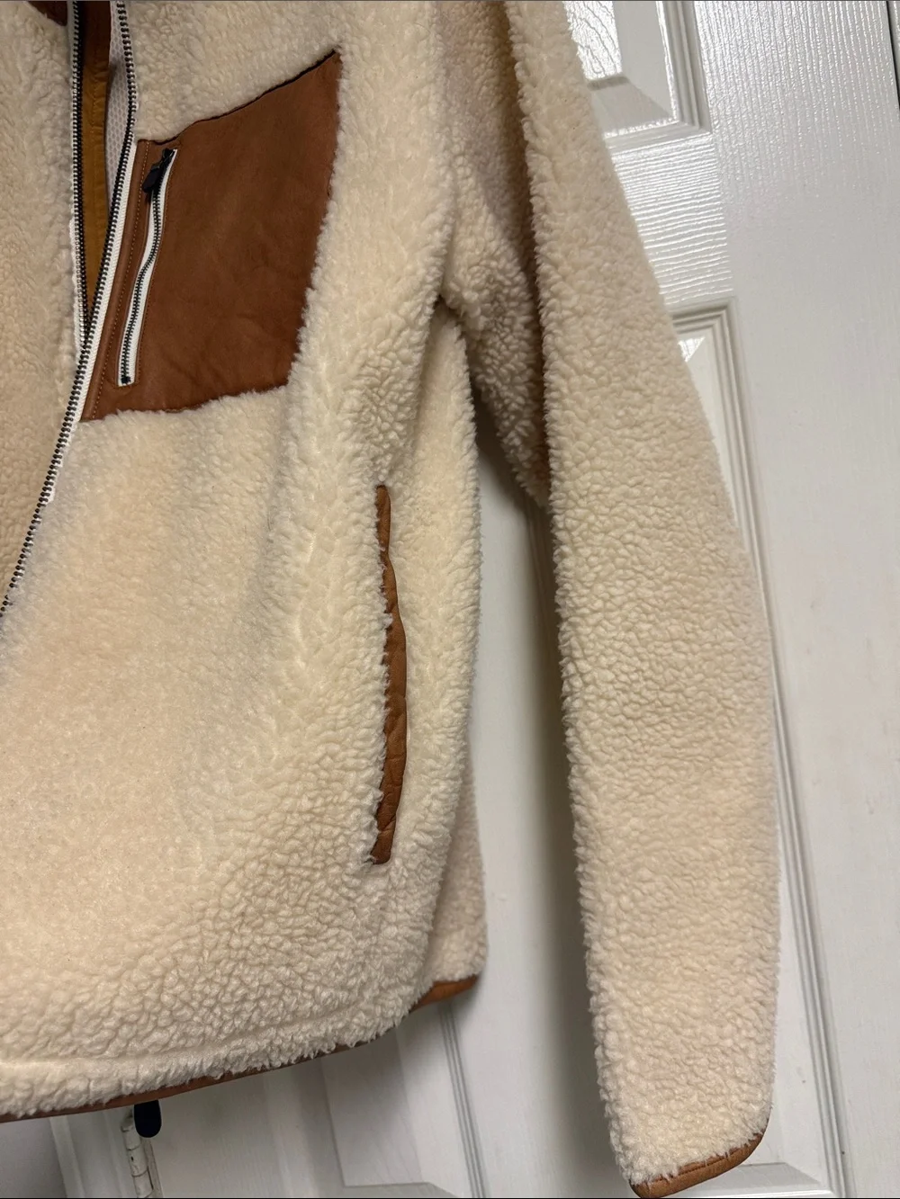 Orvis Sherpa Fleece Jacket, Contrasting Chest pocket & 100% Brown Leather Trim.